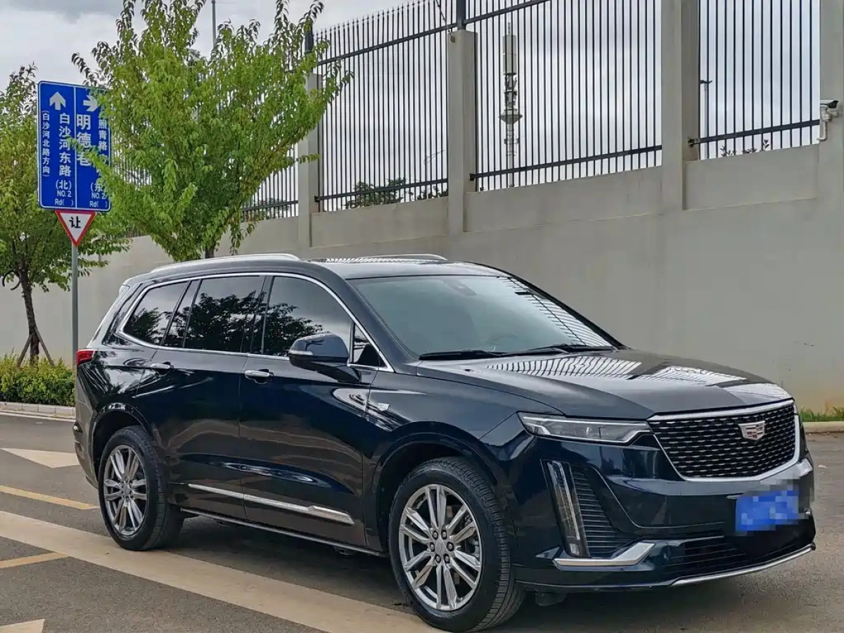 CADILLAC XT6