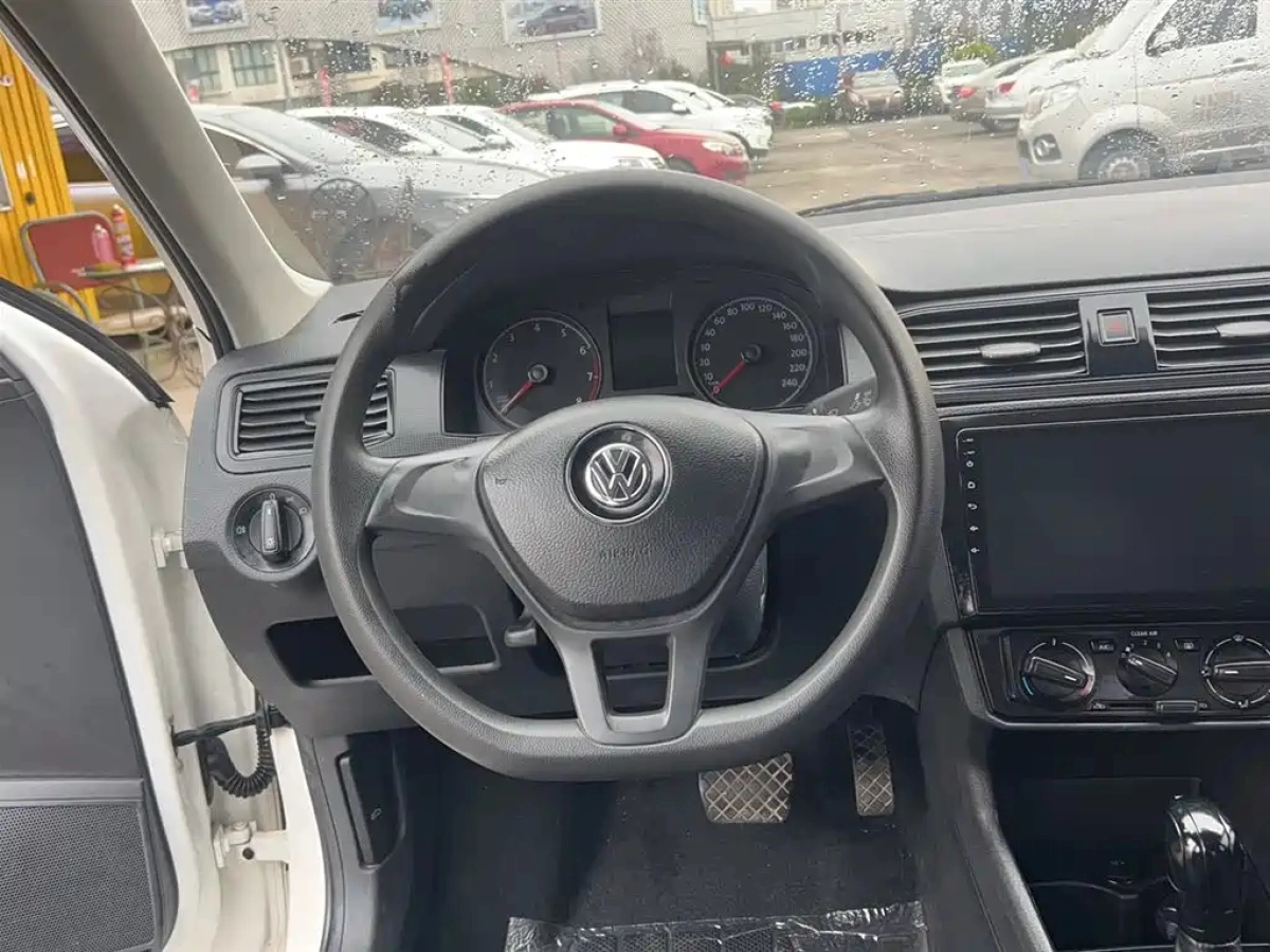 VOLKSWAGEN SANTANA