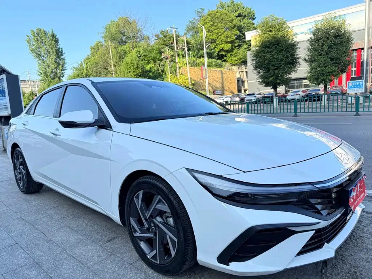 HYUNDAI ELANTRA