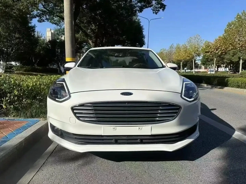 FORD ESCORT  2019