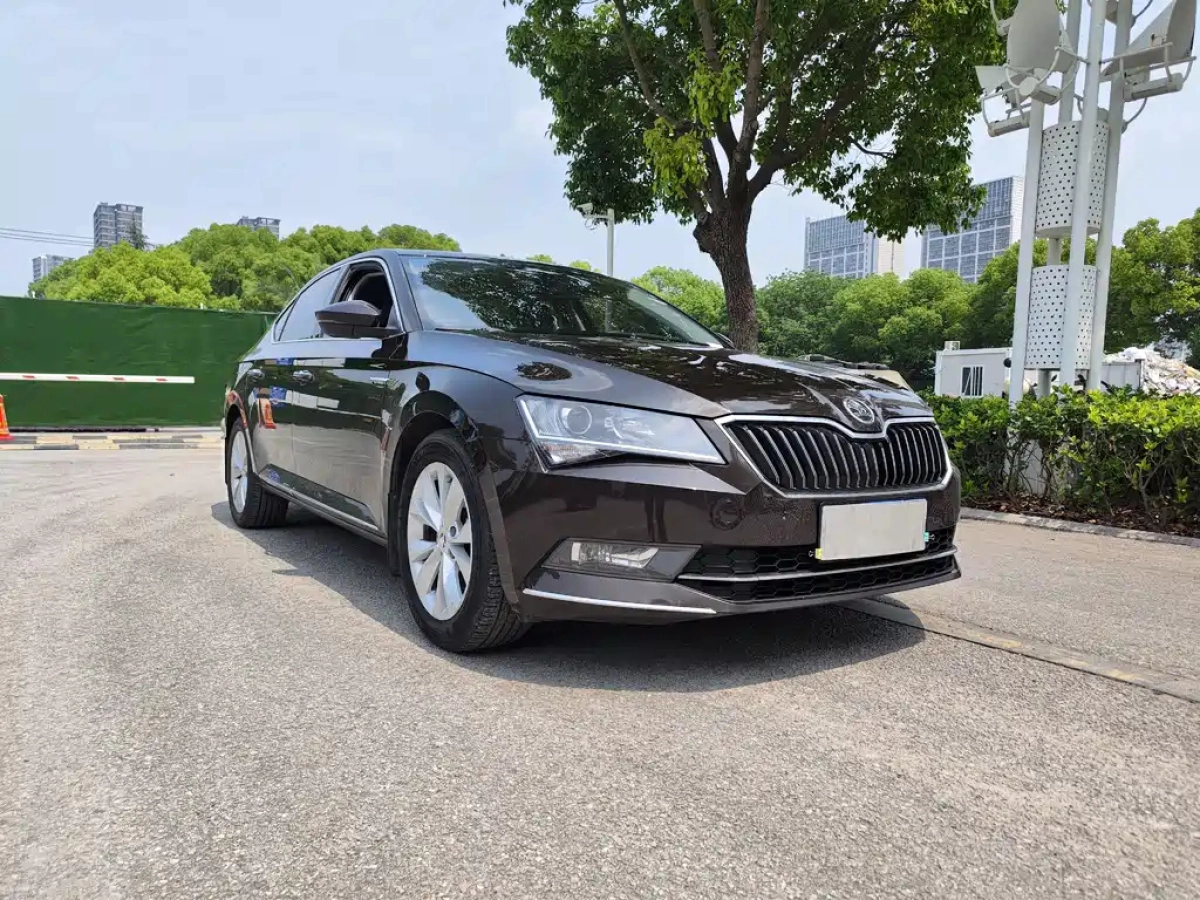 SKODA SUPERB