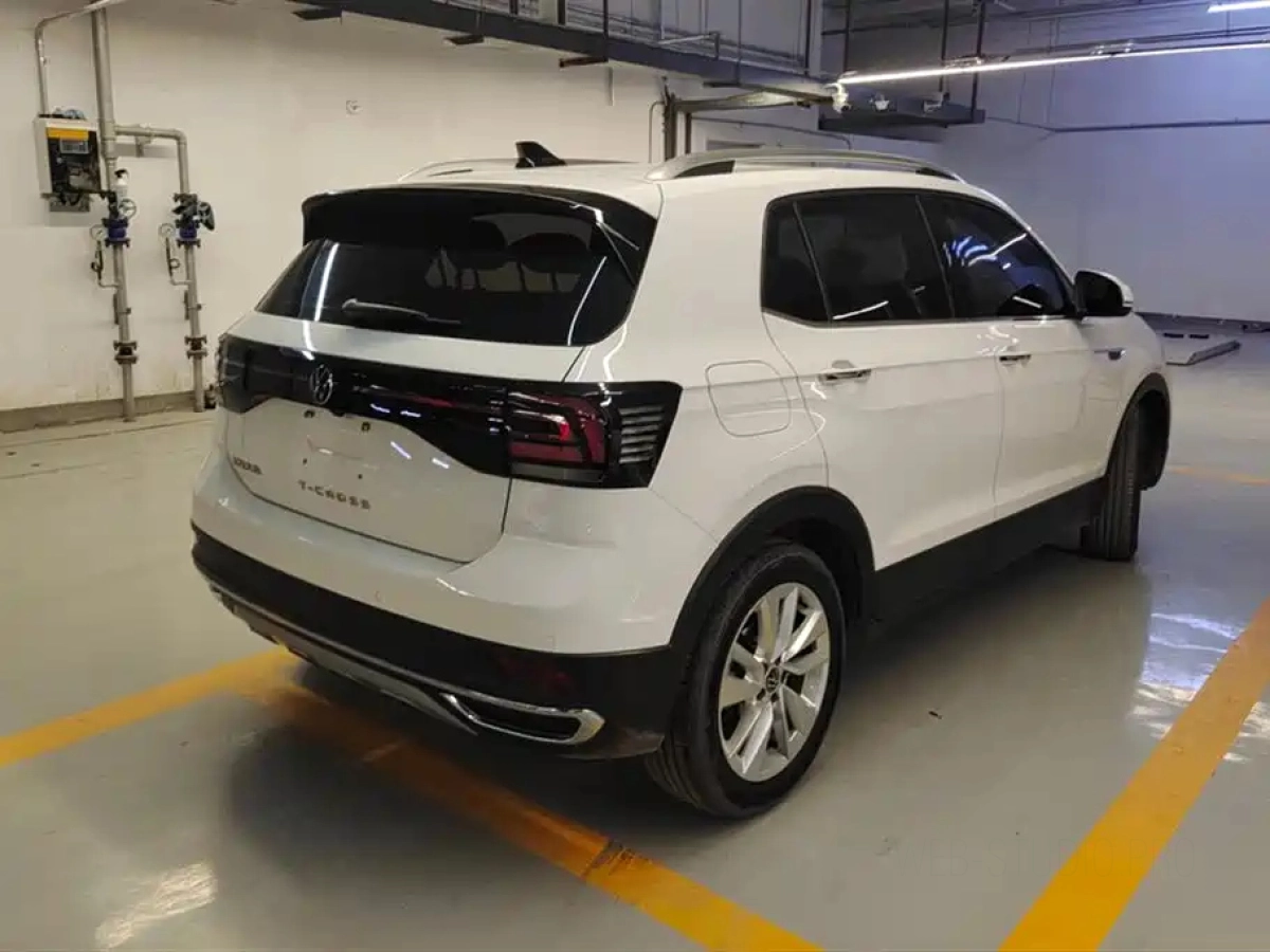 VOLKSWAGEN T-CROSS