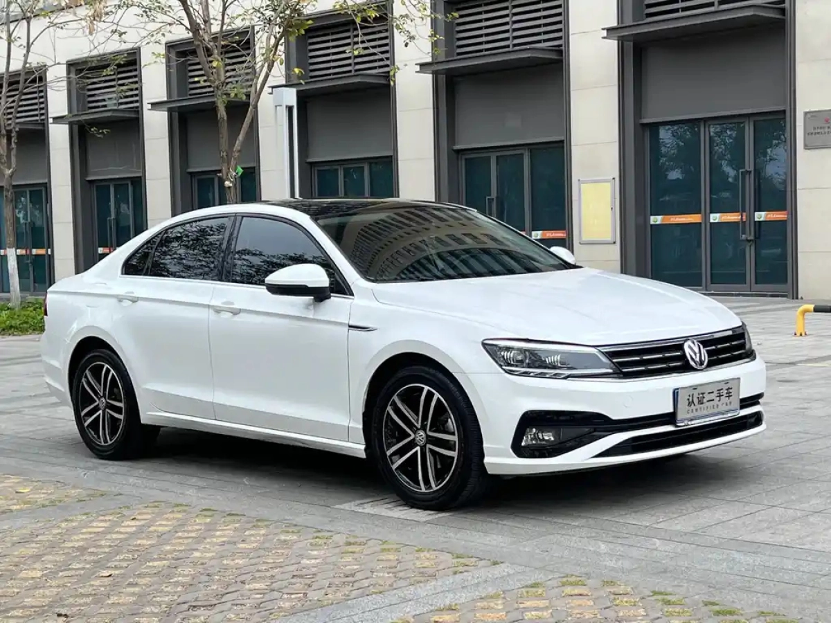 VOLKSWAGEN LAMANDO