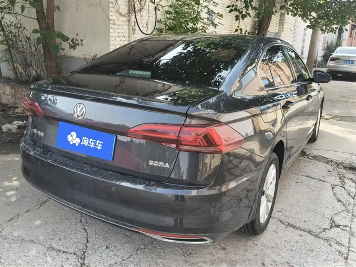 VOLKSWAGEN BORA