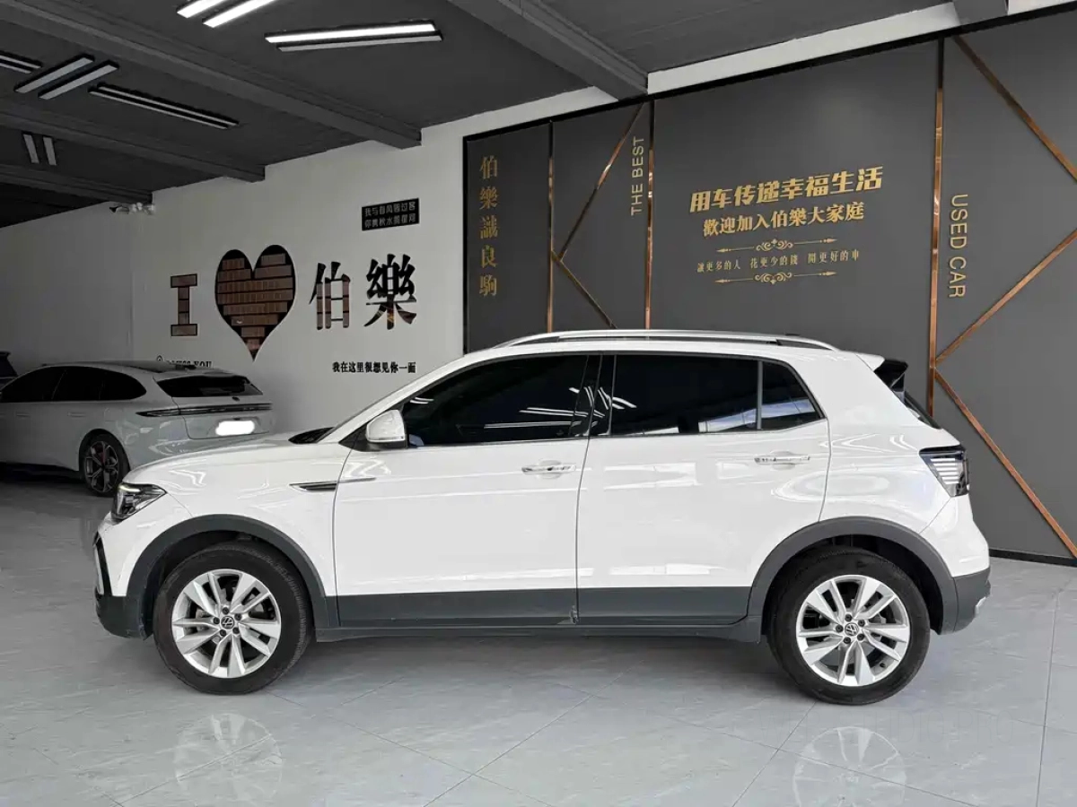 VOLKSWAGEN T-CROSS