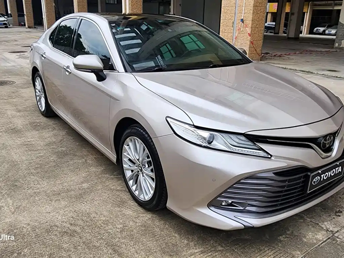 TOYOTA CAMRY