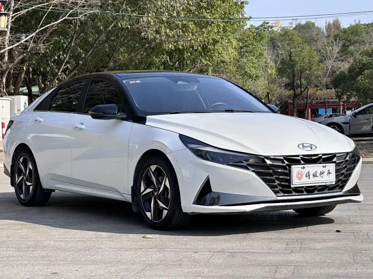 HYUNDAI ELANTRA