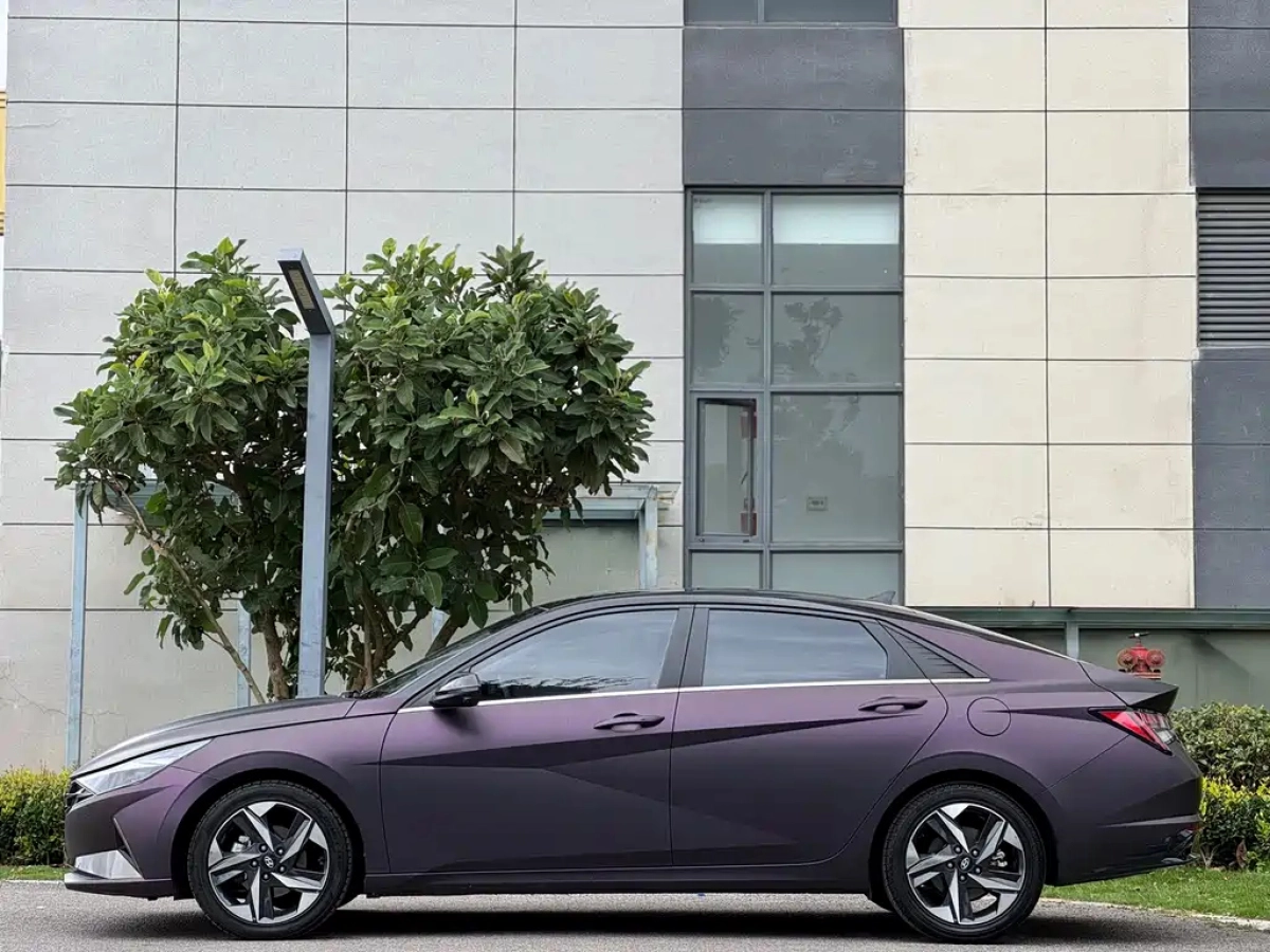 HYUNDAI ELANTRA