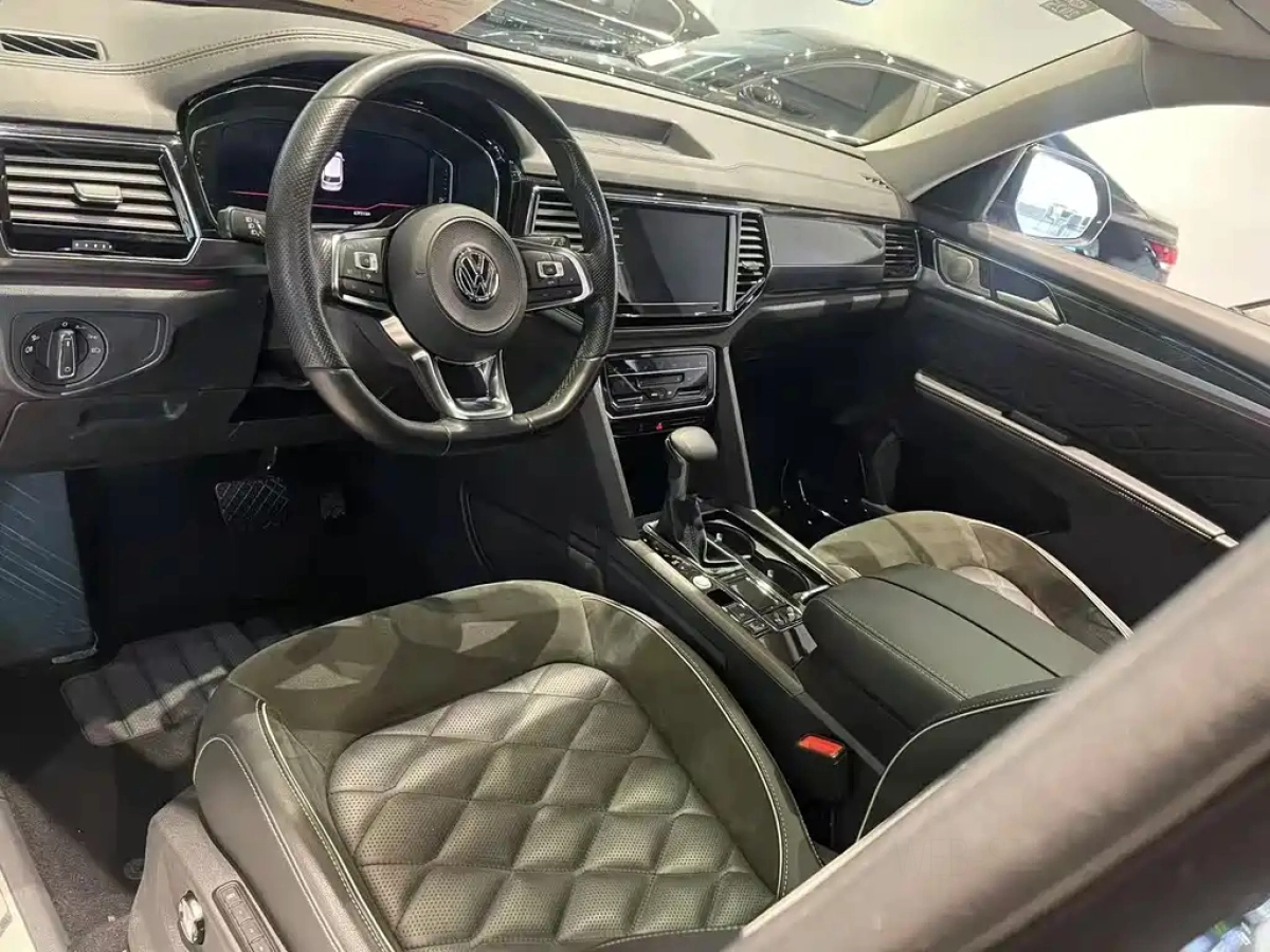 VOLKSWAGEN TOURAN