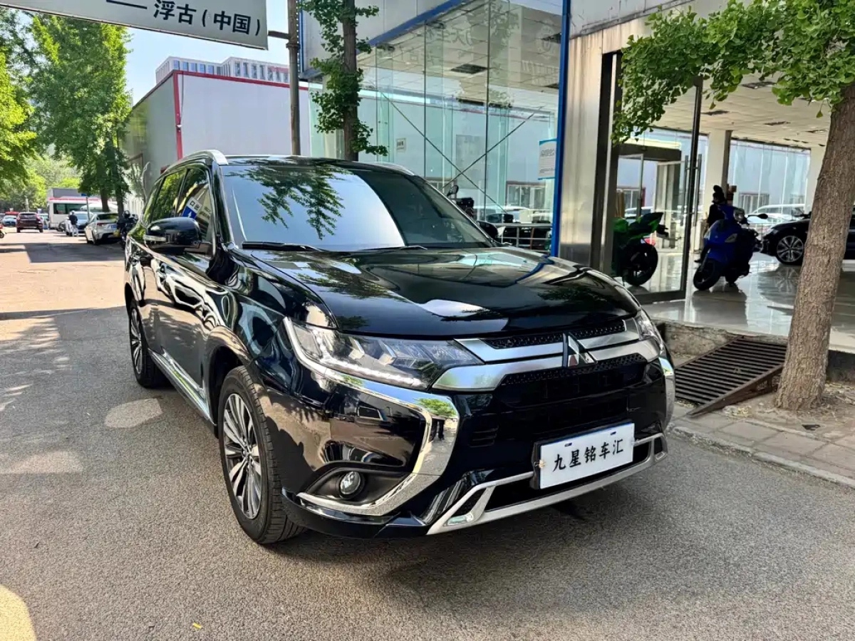 MITSUBISHI OUTLANDER
