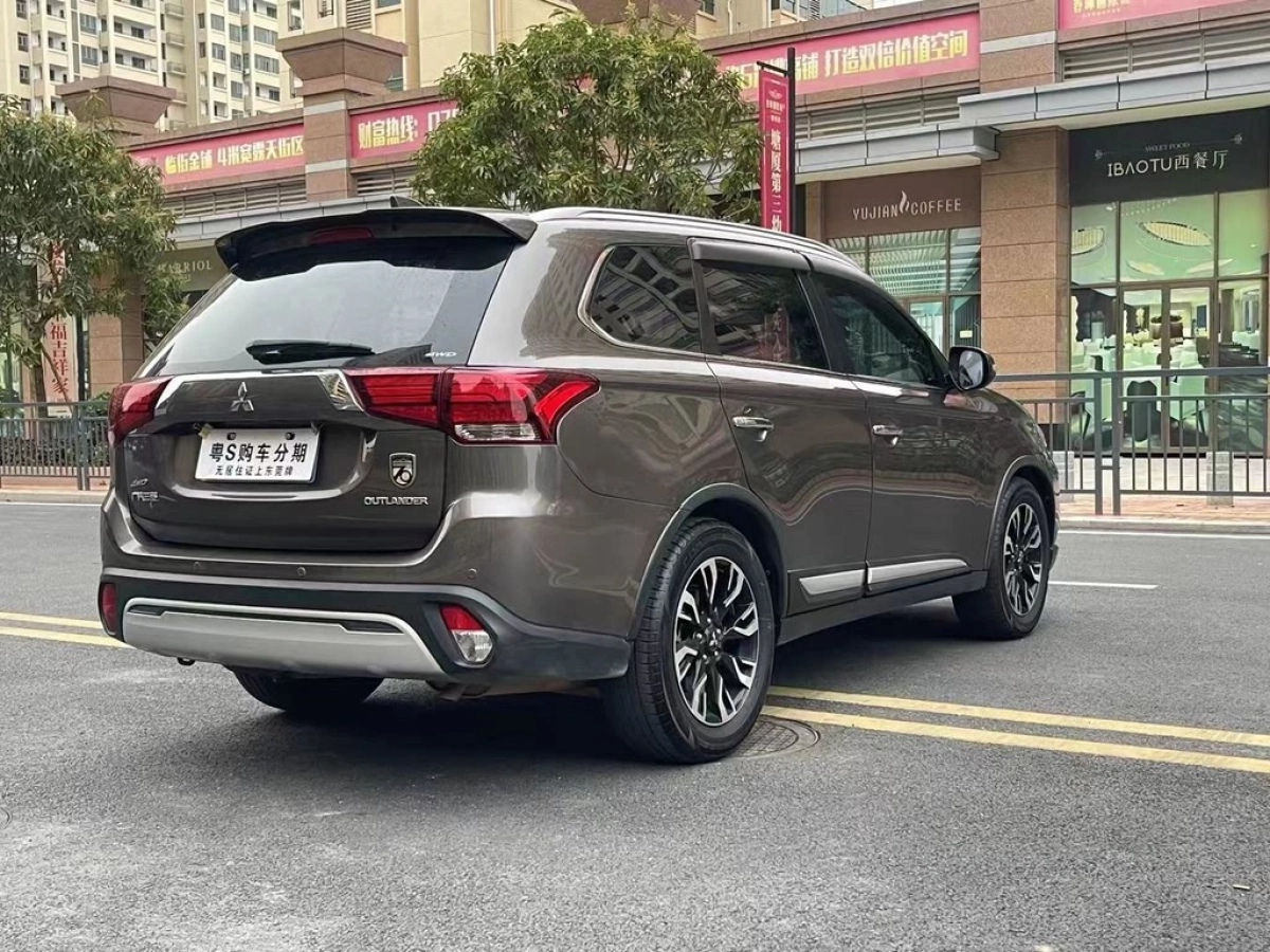 MITSUBISHI OUTLANDER