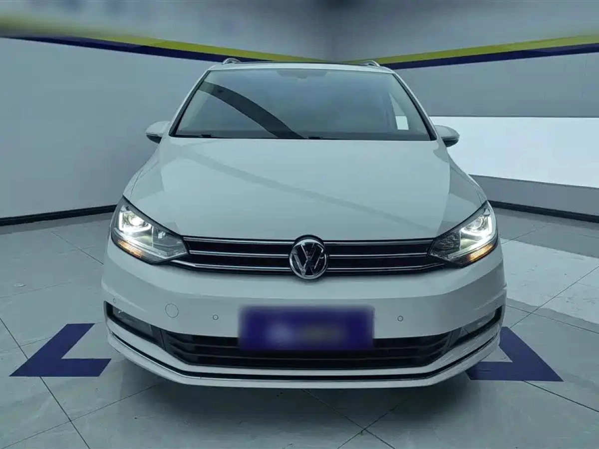 VOLKSWAGEN TOURAN