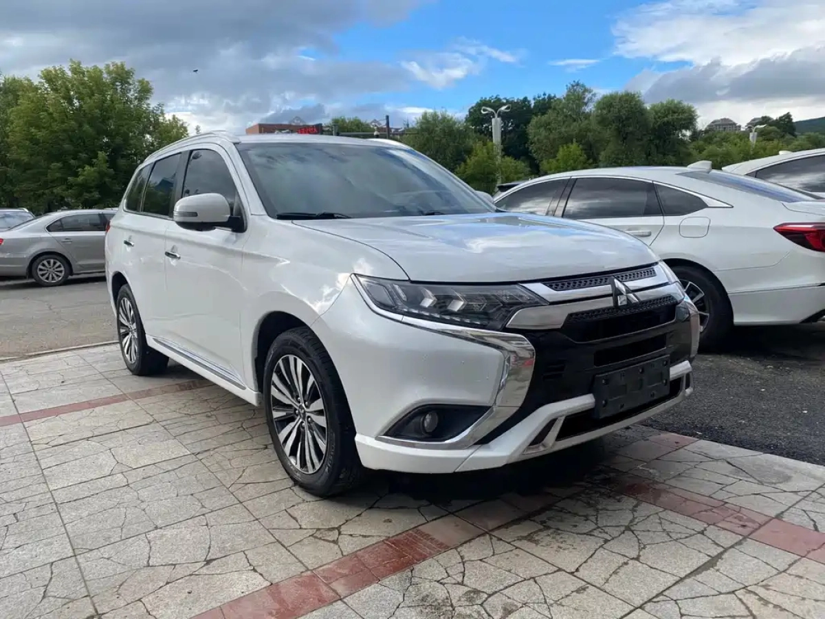 MITSUBISHI OUTLANDER