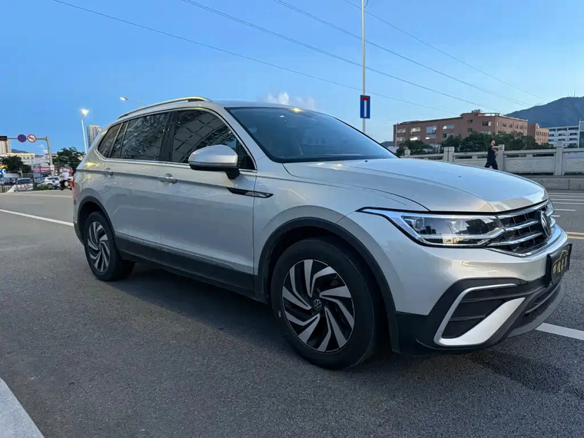 VOLKSWAGEN TIGUAN L