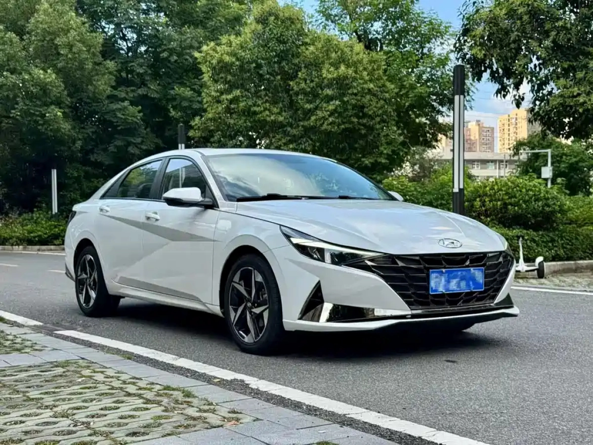 HYUNDAI ELANTRA