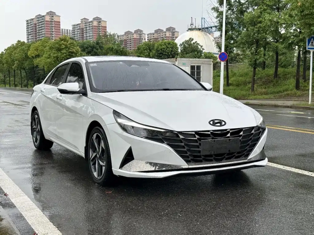 HYUNDAI ELANTRA