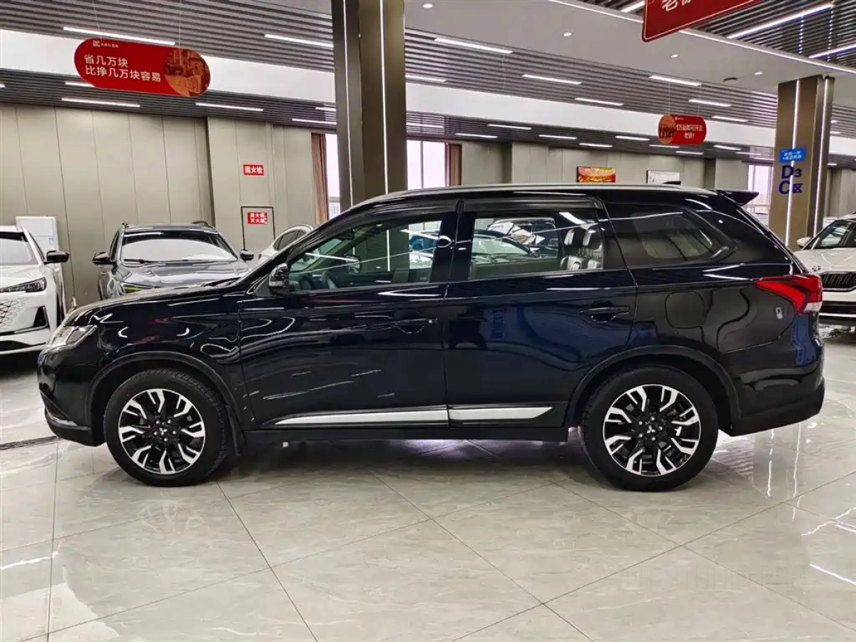 MITSUBISHI OUTLANDER