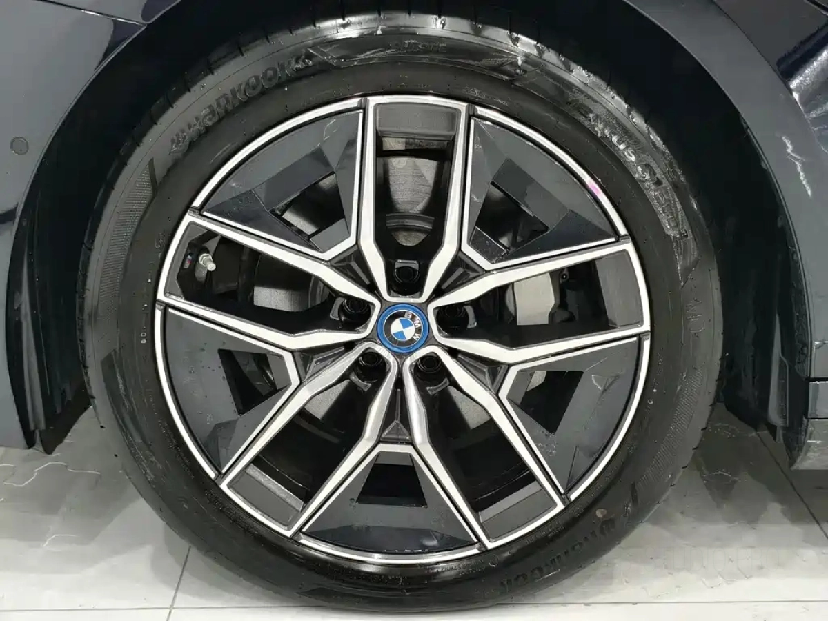 BMW I5