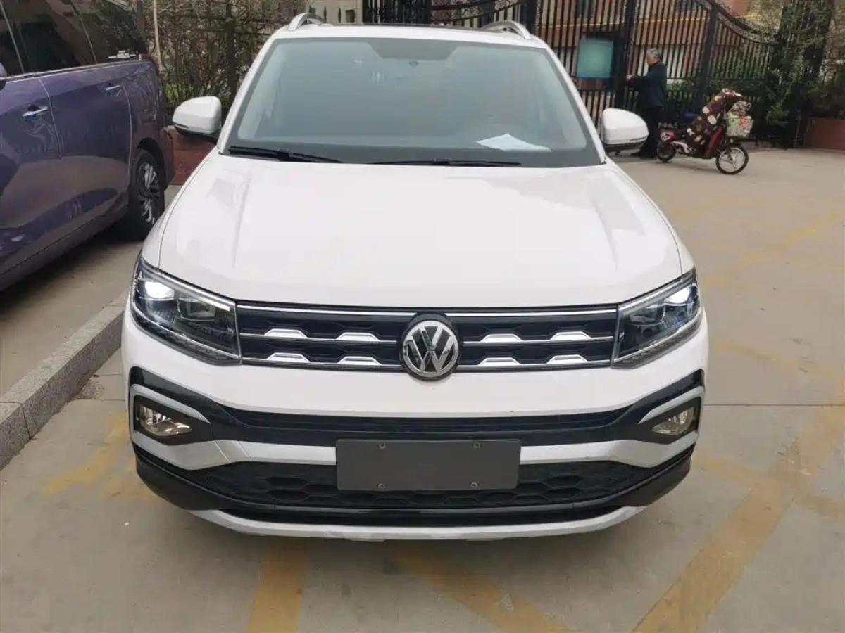 VOLKSWAGEN T-CROSS