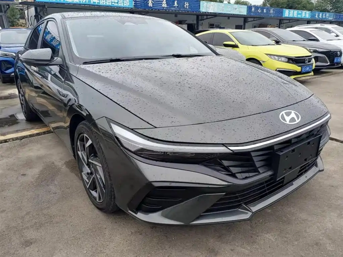 HYUNDAI ELANTRA
