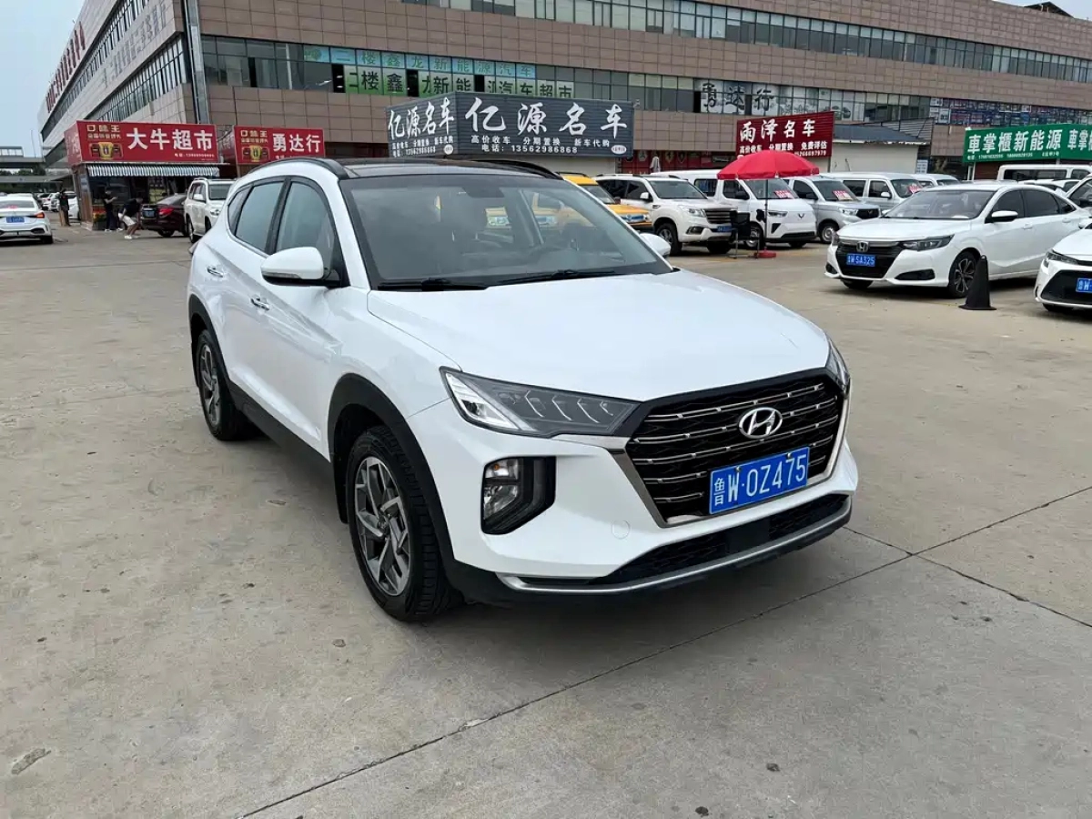 HYUNDAI TUCSON