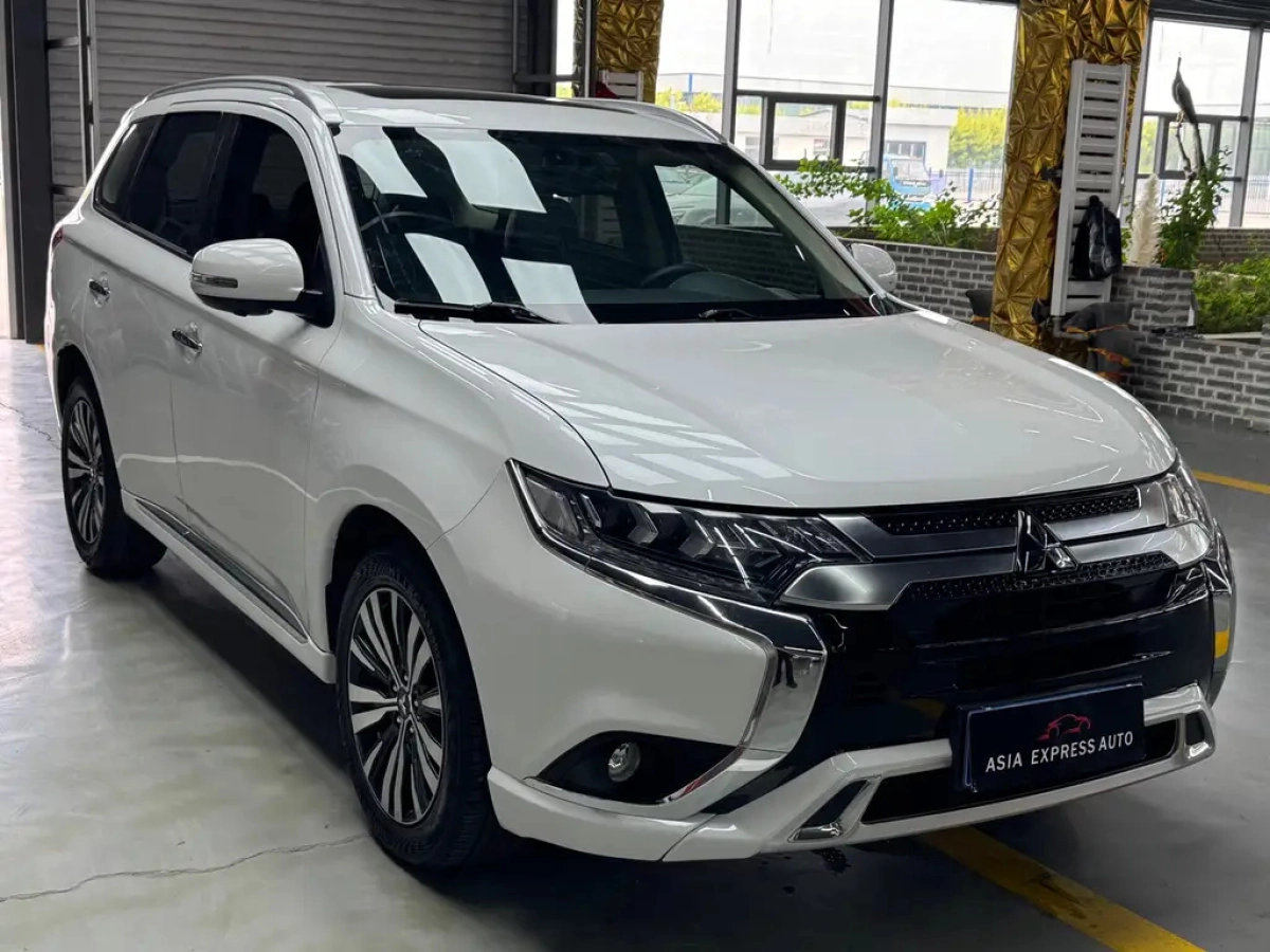 MITSUBISHI OUTLANDER