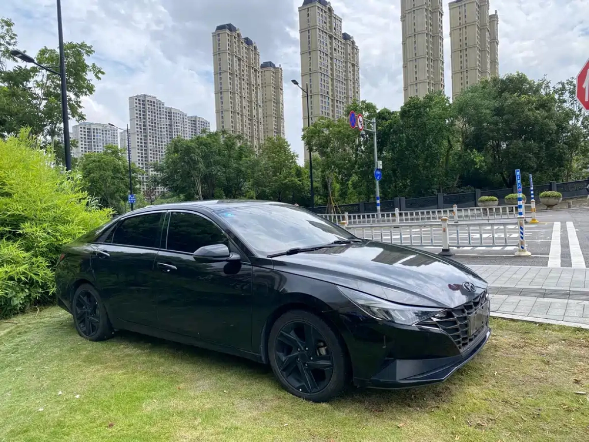 HYUNDAI ELANTRA