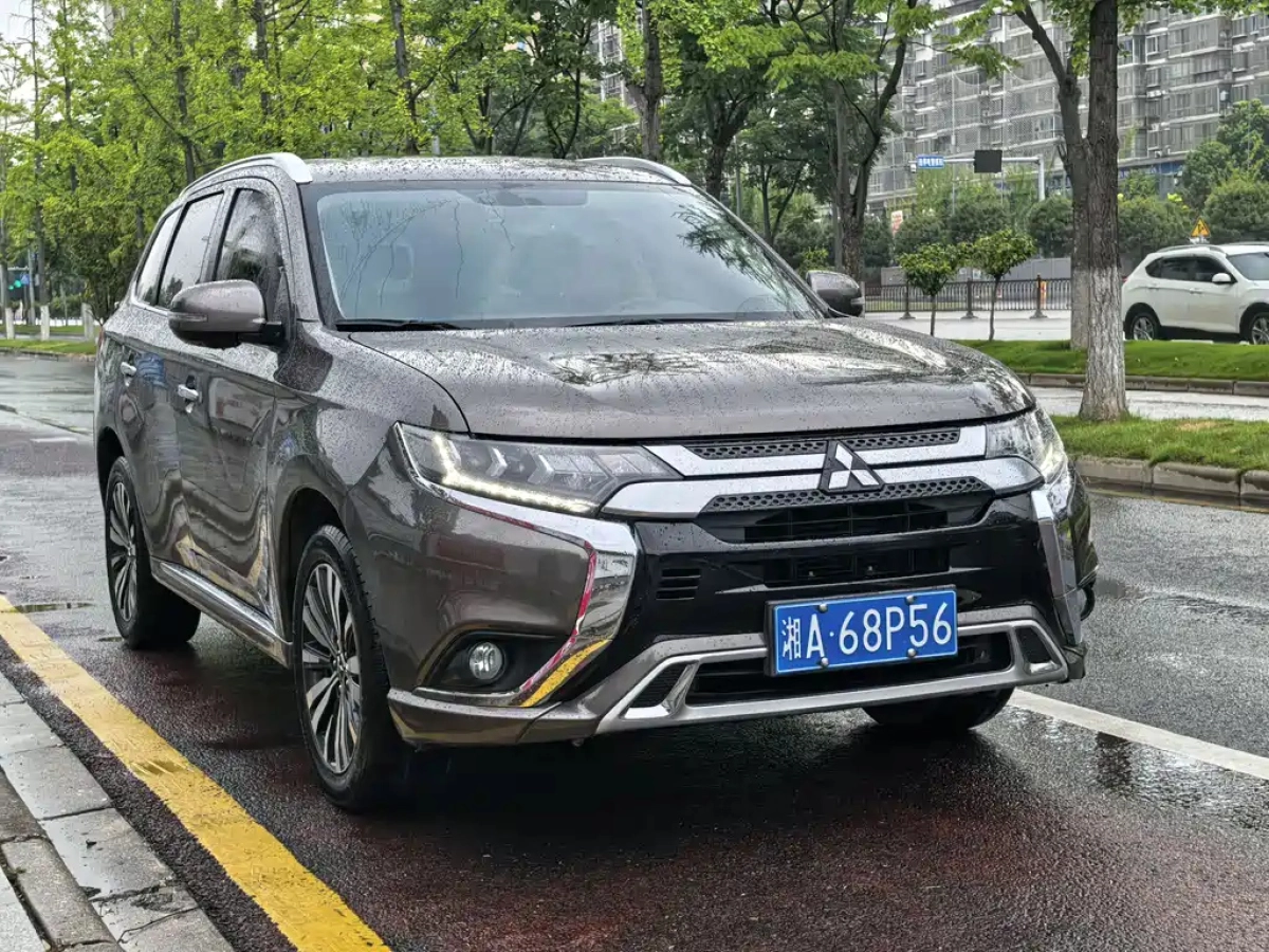 MITSUBISHI OUTLANDER