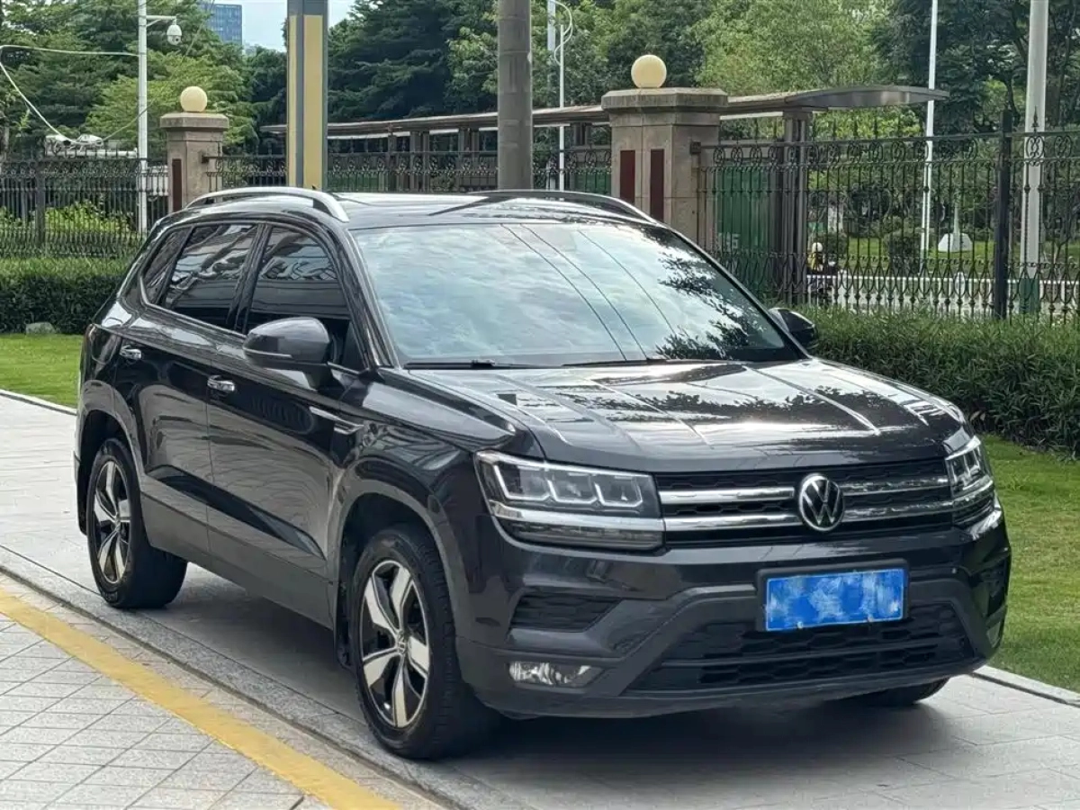 VOLKSWAGEN THARU