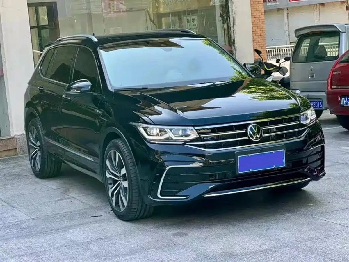 VOLKSWAGEN TIGUAN L