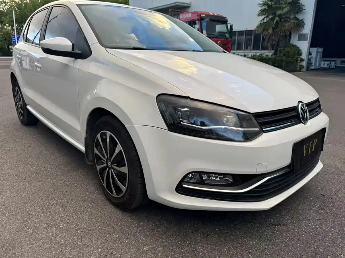 VOLKSWAGEN POLO