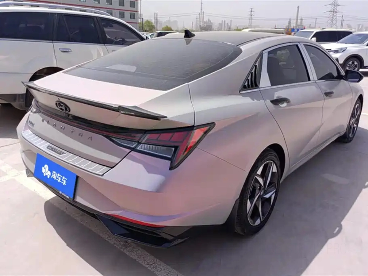 HYUNDAI ELANTRA