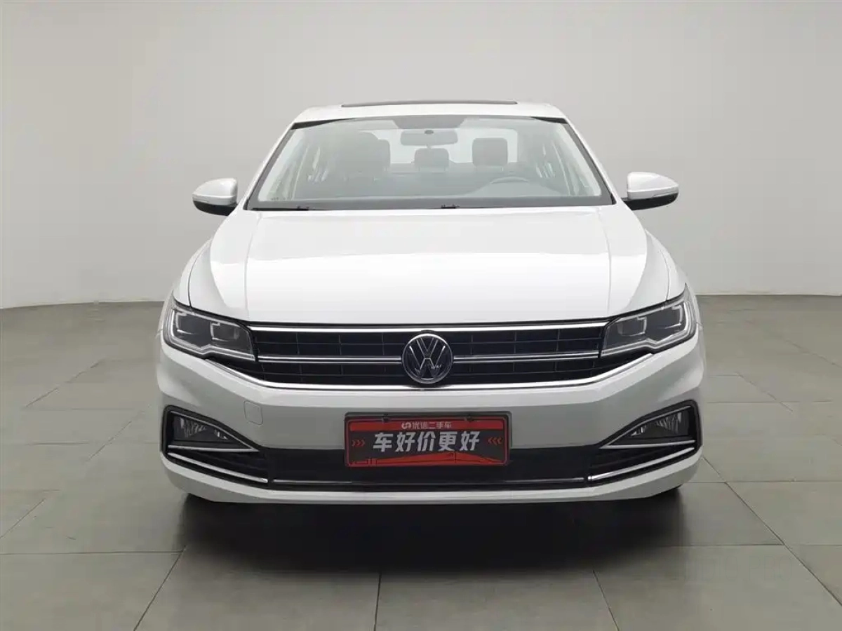 VOLKSWAGEN BORA