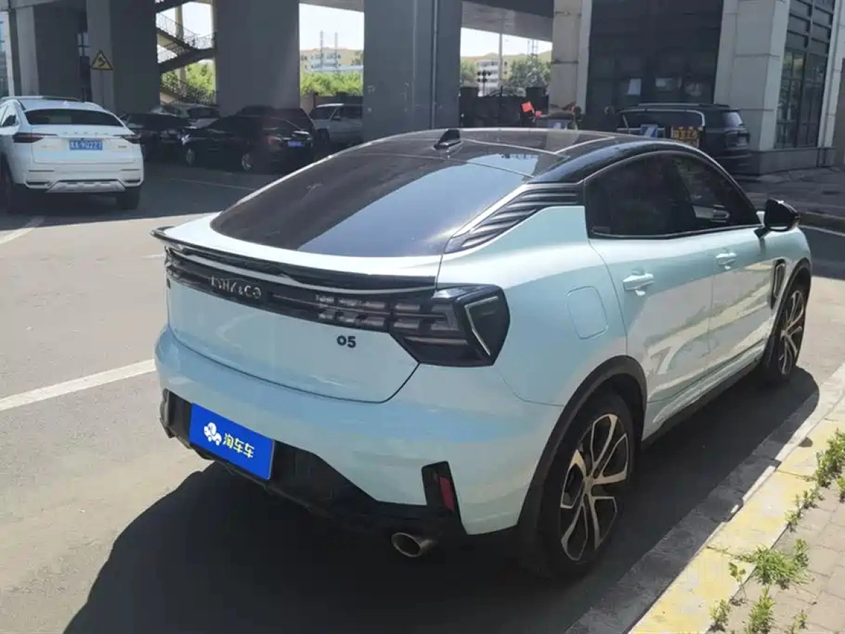 LYNK&CO 05