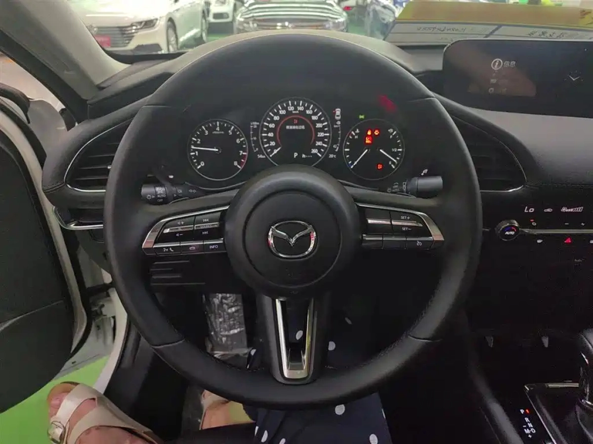 MAZDA 3 AXELA