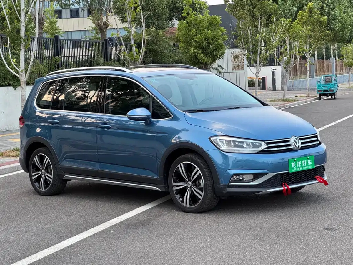VOLKSWAGEN TOURAN