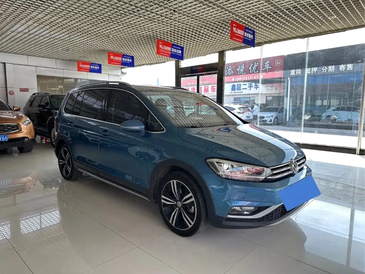 VOLKSWAGEN TOURAN