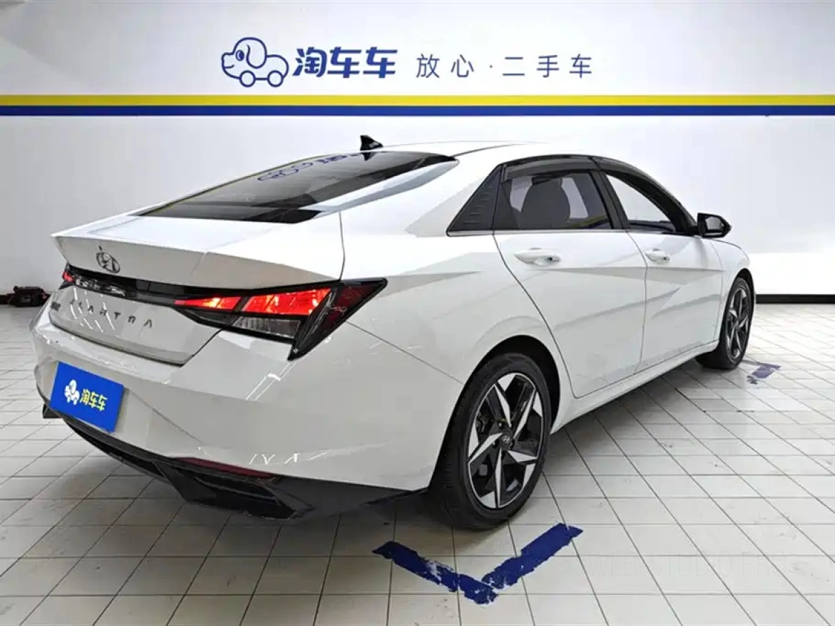 HYUNDAI ELANTRA