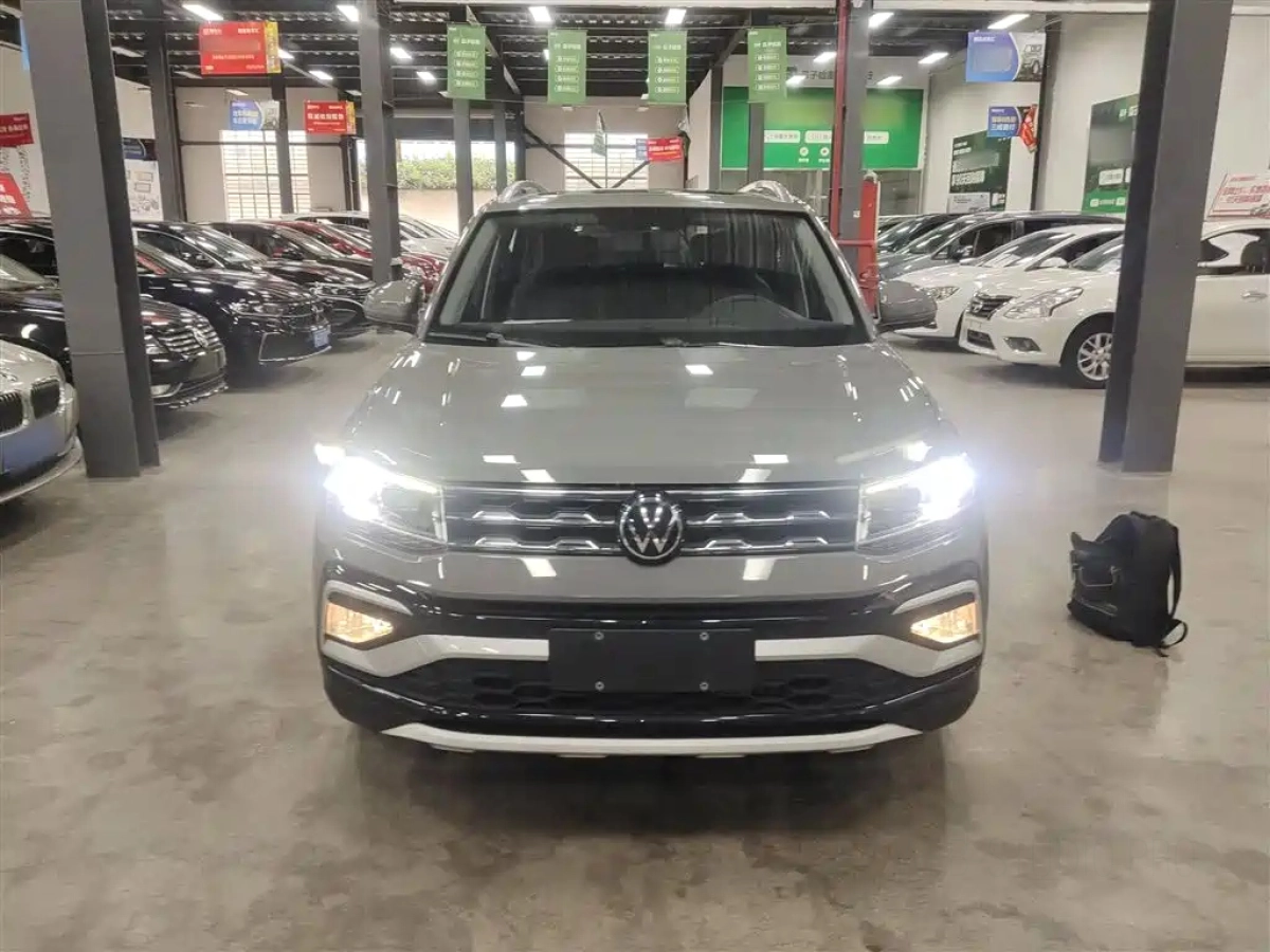 VOLKSWAGEN T-CROSS