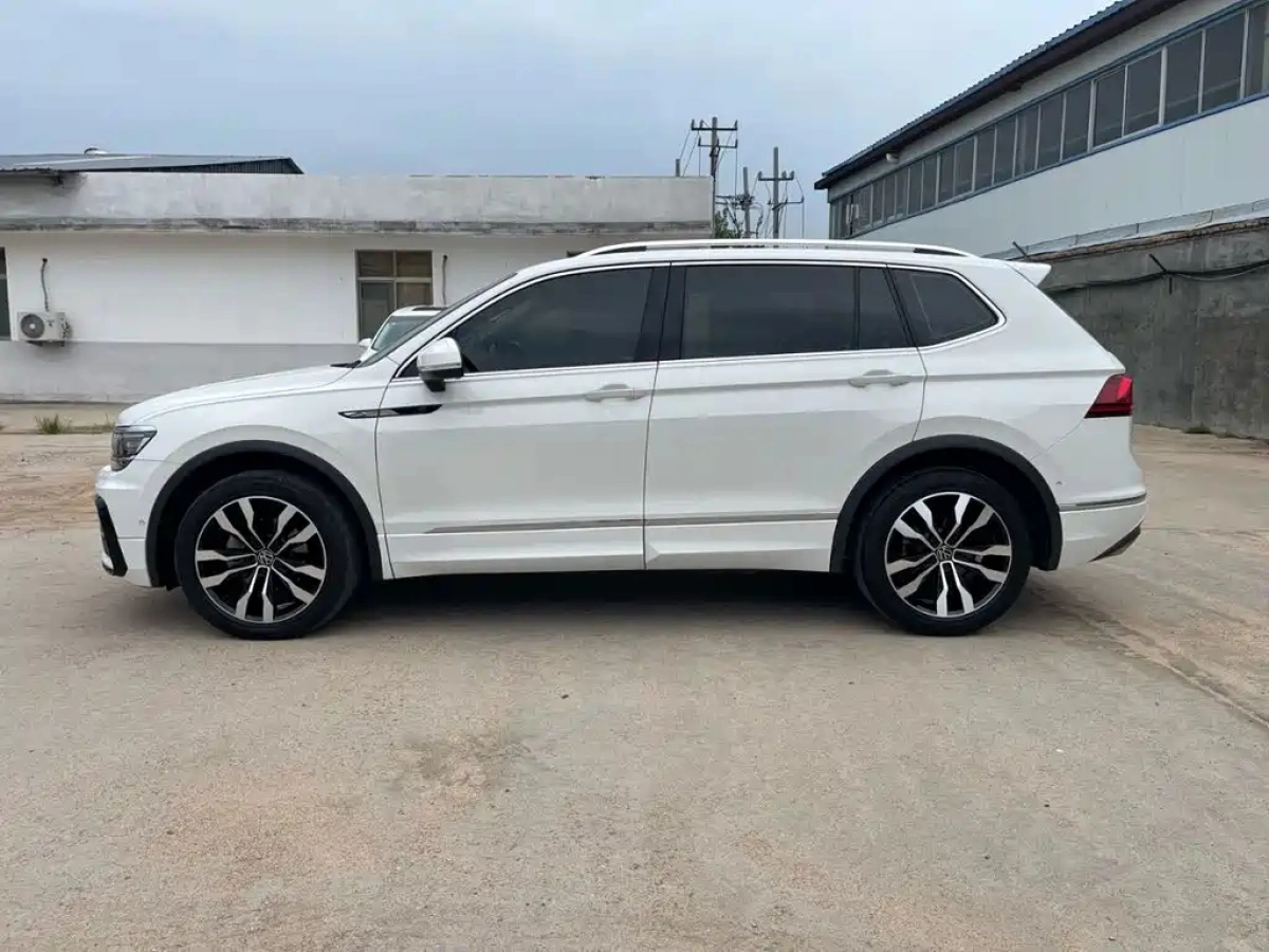 VOLKSWAGEN TIGUAN L