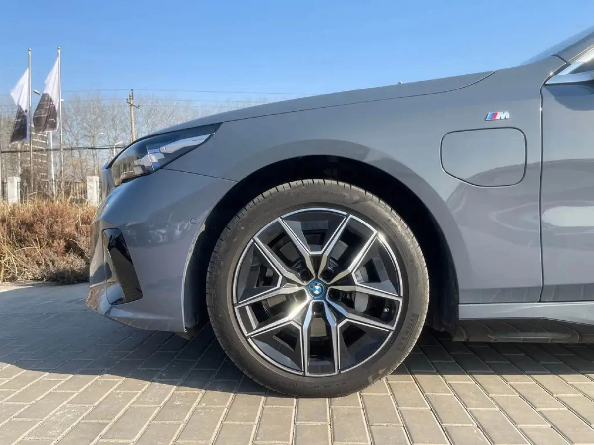 BMW I5