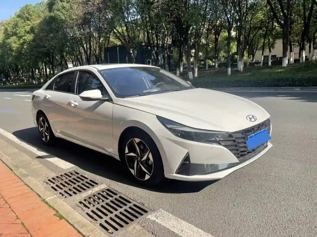 HYUNDAI ELANTRA