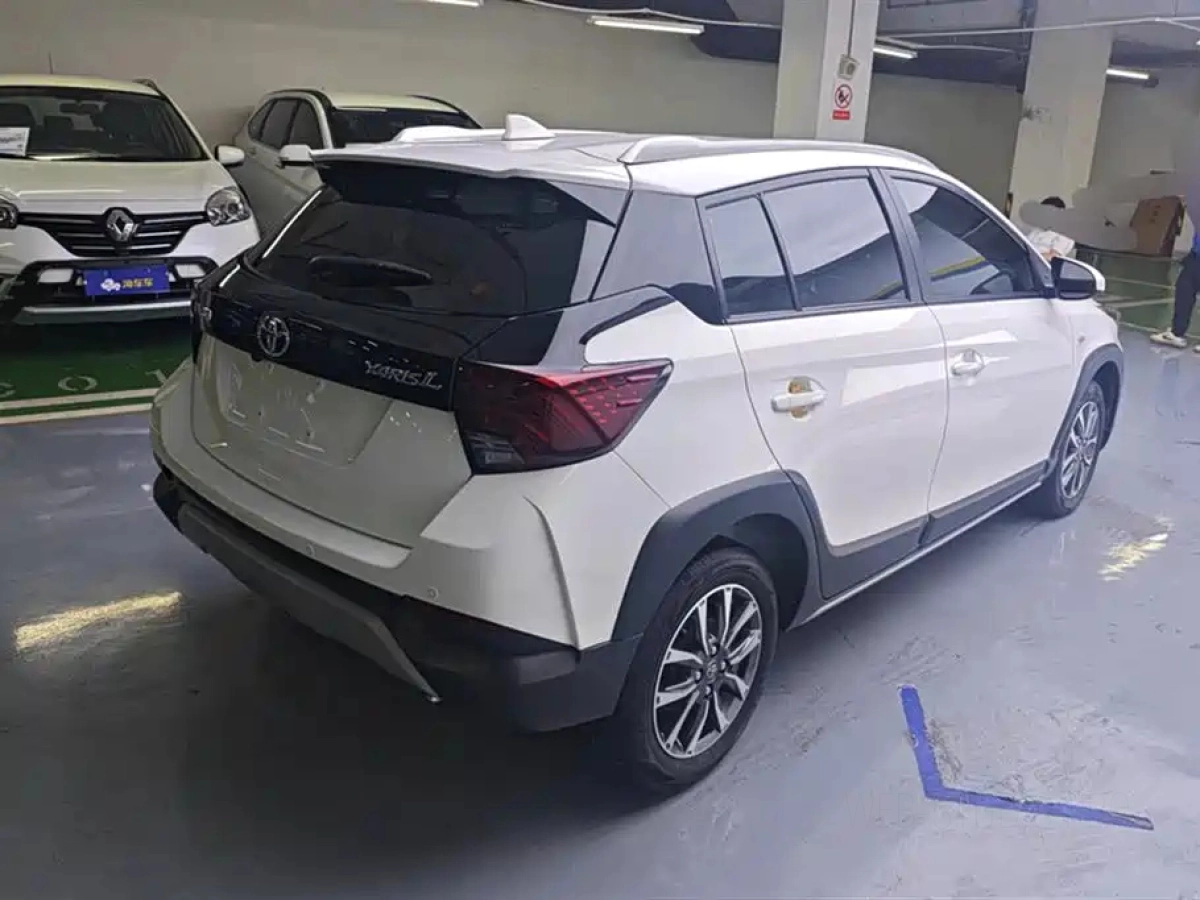 TOYOTA YARIS L DAZZLING