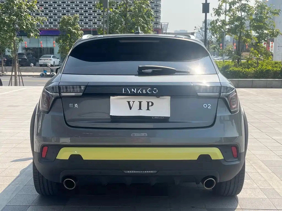 LYNK&CO 02