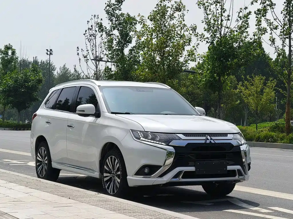 MITSUBISHI OUTLANDER