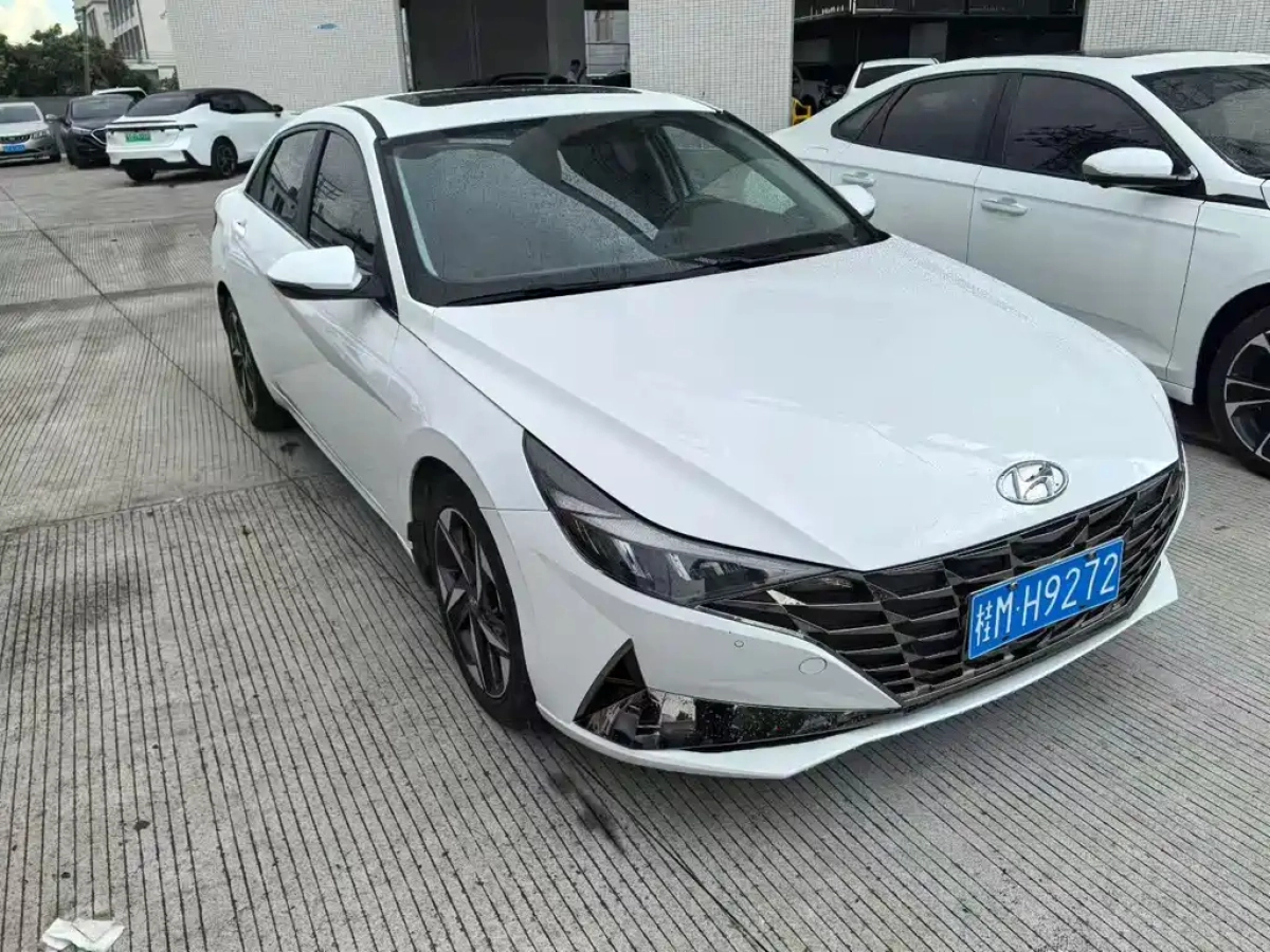 HYUNDAI ELANTRA