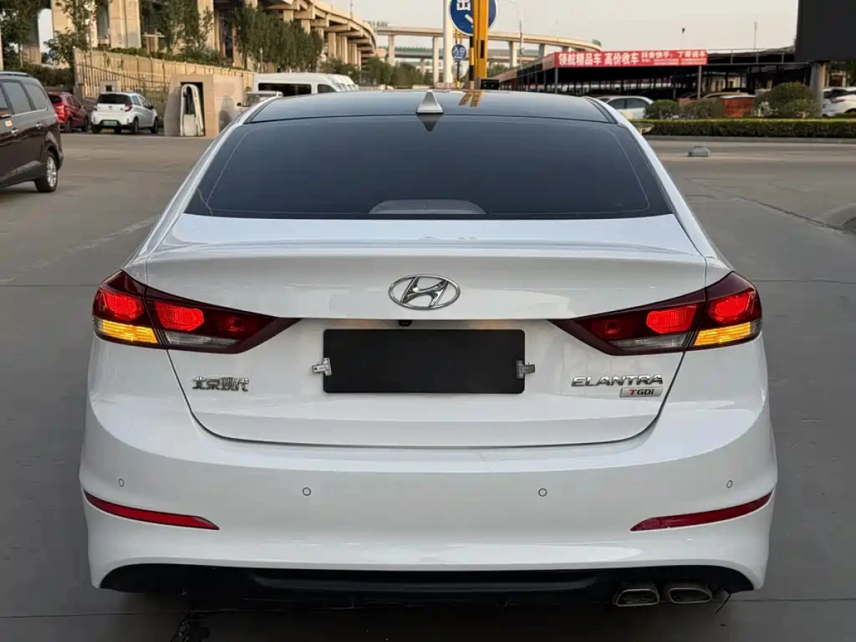 HYUNDAI ELANTRA