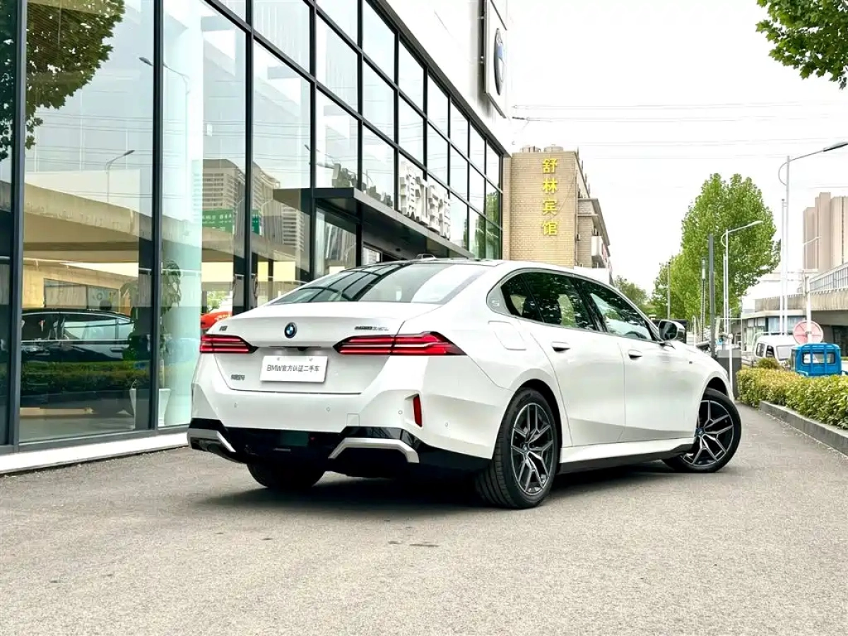 BMW I5