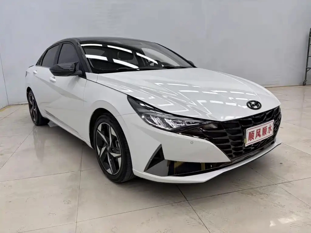 HYUNDAI ELANTRA