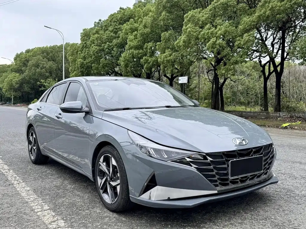 HYUNDAI ELANTRA
